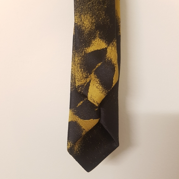 [CHICAGO NECKWEAR] Abstract Visages Tie - Picture 5 of 6